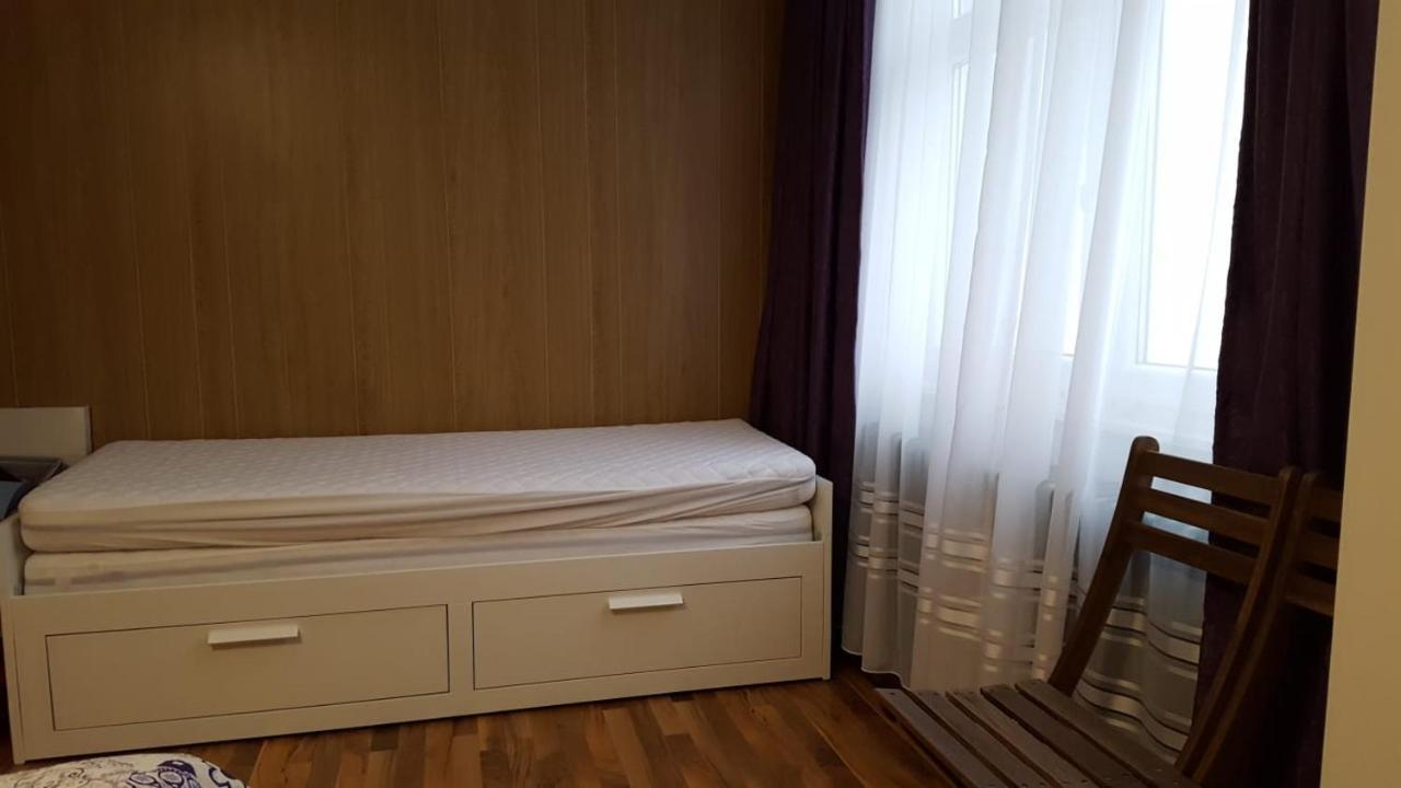 Grün-weiß Apartamento